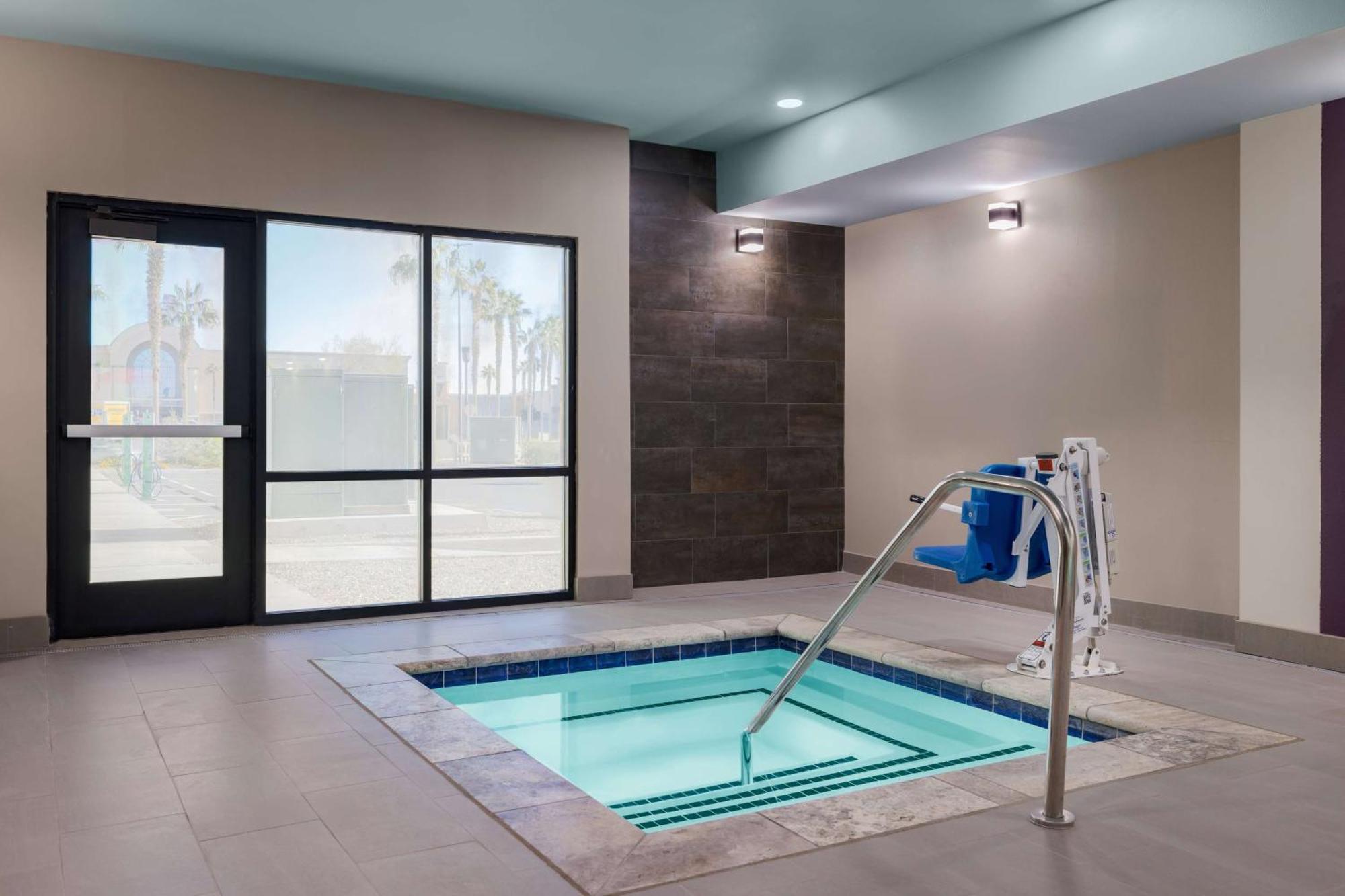 Home2 Suites By Hilton ال سنترو المظهر الخارجي الصورة